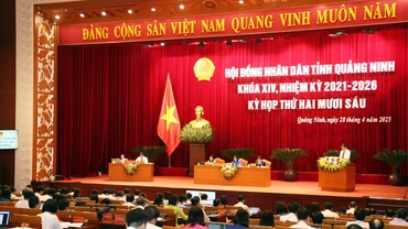 Quang cảnh kỳ họp thứ 26 Hội đồng nhân dân tỉnh Quảng Ninh khóa XIV, nhiệm kỳ 2021-2026.