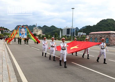 Lễ diễu hành, biểu dương lực lượng.