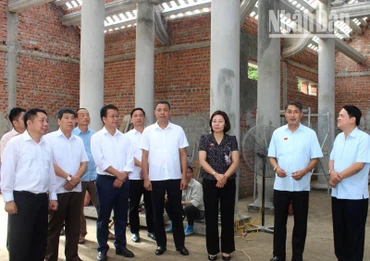 Đoàn đại biểu Quốc hội tỉnh Sơn La kiểm tra công trình tôn tạo, nâng cấp Đền thờ Hai Bà Trưng tại xã Chiềng Khương.