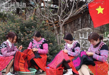 Lên vùng cao đón Tết cùng đồng bào H’Mông 