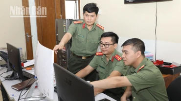 Phòng An ninh mạng và phòng, chống tội phạm sử dụng công nghệ cao, Công an tỉnh Sơn La tuần tra trên không gian mạng. 