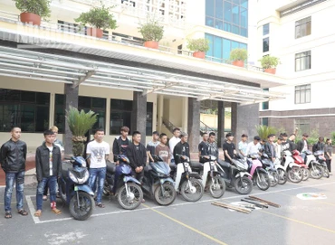 Cơ quan cảnh sát điều tra, Công an thành phố Sơn La đã thi hành các quyết định khởi tố 3 vụ án, khởi tố 38 bị can và lệnh bắt tạm giam các đối tượng về hành vi “Gây rối trật tự công cộng” và “Cố ý gây thương tích”.