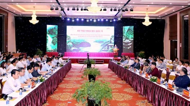 Quang cảnh Hội thảo khoa học quốc tế "Nhận diện, bảo tồn và phát huy giá trị nhà ở truyền thống trong vùng Di sản Văn hóa và Thiên nhiên thế giới Quần thể danh thắng Tràng An". (Ảnh: XUÂN TRƯỜNG)