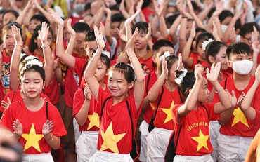 Các em nhỏ trong lễ tổng kết chương trình “Thiếu nhi Việt Nam - Học tập tốt, rèn luyện chăm” năm học 2020-2021.