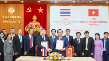 Lãnh đạo hai tỉnh Quảng Trị và Mukdahan ký kết Kế hoạch hợp tác giai đoạn 2025-2030. 