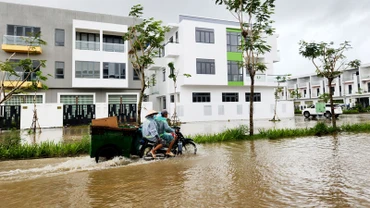 Ảnh hưởng của hoàn lưu bão số 2 vừa qua, khu đô thị Tây Bắc, thuộc phường Vĩnh Quang, thành phố Rạch Giá bị ngập nhiều nơi.