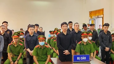 Các bị cáo trong phiên tòa xét xử sáng ngày 10/8.