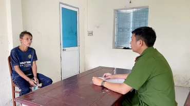 Đối tượng Trịnh Phú Quốc tại Cơ quan Công an huyện Hòn Đất.