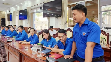 Đại diện thanh niên phát biểu tại buổi đối thoại. 