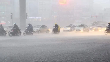 [Video] Nắng nóng diện rộng, mưa lớn vượt lịch sử và nguy cơ thiên tai trong tháng tới