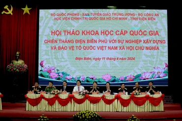 Các đồng chí lãnh đạo chủ trì hội thảo.
