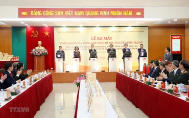 Lễ ra mắt cuốn sách “Kiên quyết, kiên trì đấu tranh phòng, chống tham nhũng, tiêu cực, góp phần xây dựng Đảng và Nhà nước ta ngày càng trong sạch, vững mạnh” của đồng chí Tổng Bí thư Nguyễn Phú Trọng ngày 2/2/2023. (Ảnh: TTXVN)