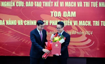 Bổ nhiệm Giám đốc Trung tâm Nghiên cứu, đào tạo thiết kế vi mạch và trí tuệ nhân tạo Đà Nẵng ngày 26/1/2024. Ảnh: THANH TÙNG