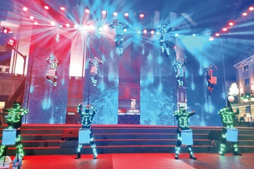 Chương trình "Du lịch Hà Nội chào 2023 - Get on Hà Nội 2023" tạo ấn tượng về một Hà Nội cổ kính, nhưng không kém phần sôi động, trẻ trung.