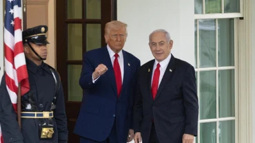 Tổng thống Mỹ Donald Trump chào đón Thủ tướng Israel Benjamin Netanyahu tại Nhà Trắng ở Washington D.C. ngày 7/4/2025. (Ảnh: Tân Hoa xã)