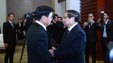 Thủ tướng Phạm Minh Chính gặp Tổng Bí thư, Chủ tịch nước CHDCND Lào Thongloun Sisoulith. (Ảnh: DƯƠNG GIANG/TTXVN)