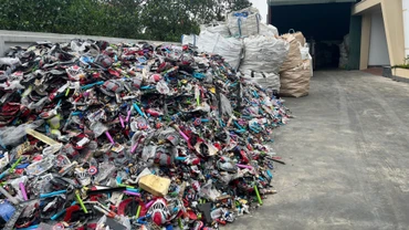Hình ảnh nhóm chuyên gia UNDP ghi lại tại thôn Bùi, Cẩm Xá, Hưng Yên trong chuyến đi thực địa. 
