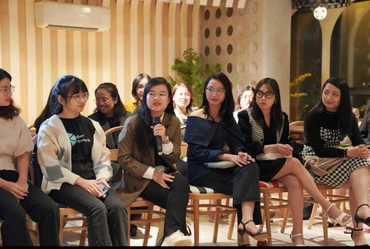 Khách mời thảo luận cùng diễn giả về cơ hội xây dựng nghề nghiệp của phụ nữ trong thế giới Web 3.0.