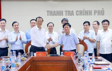 Bàn giao Thanh tra Bộ Giáo dục và Đào tạo về Thanh tra Chính phủ (Ảnh: Bộ Giáo dục và Đào tạo)