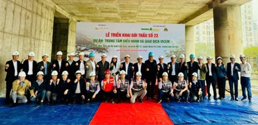 Lãnh đạo VICEM và nhà thầu phát lệnh tái khởi công dự án.