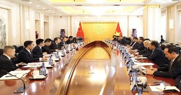 Toàn cảnh cuộc họp giữa Bộ trưởng Xây dựng Việt Nam Trần Hồng Minh và Bộ trưởng Bộ Giao thông vận tải Trung Quốc Lưu Vỹ về thúc đẩy hợp tác toàn diện trong lĩnh vực giao thông vận tải giữa hai nước. (Ảnh: Vụ Hợp tác quốc tế, Bộ Xây dựng)