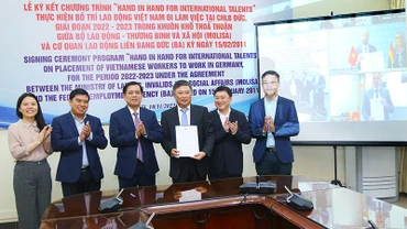 Đại diện lãnh đạo Bộ Lao động-Thương binh và Xã hội, Trung tâm Lao động ngoài nước dự lễ ký kết Chương trình “Hand in hand for international talents”, tháng 11/2022 (Ảnh: Molisa).