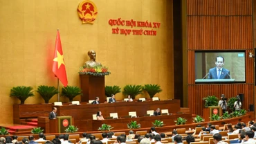 Quang cảnh phiên họp ở hội trường sáng 15/5. (Ảnh: BÙI GIANG)