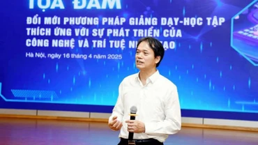 Giáo sư, Tiến sĩ Phạm Hồng Chương, Giám đốc Đại học Kinh tế Quốc dân chia sẻ tại tọa đàm.