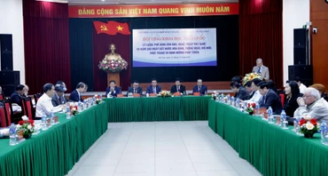 Hội thảo có sự tham dự của nhiều lãnh đạo các ban, ngành, các nhà nghiên cứu, lý luận, phê bình.