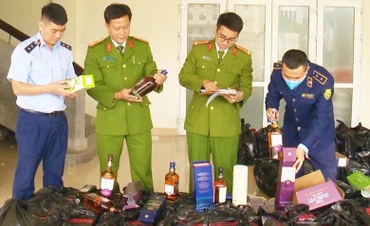 Rượu ngoại không rõ nguồn gốc bị bắt giữ.