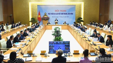 [Ảnh] Thủ tướng chủ trì Hội nghị phát triển du lịch Việt Nam nhanh, bền vững