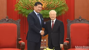 [Ảnh] Tổng Bí thư Nguyễn Phú Trọng tiếp Tổng thống Mông Cổ Ukhnaagiin Khurelsukh