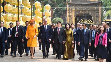 Chủ tịch nước Lương Cường và Phu nhân cùng Nhà vua Vương quốc Bỉ Philippe và Hoàng hậu thăm Hoàng thành Thăng Long.