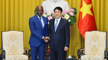 Chủ tịch nước Lương Cường và Bộ trưởng Ngoại giao Togo Robert Dussey tại buổi tiếp.