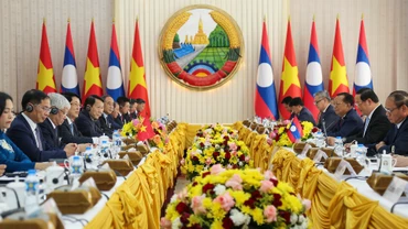 Chủ tịch nước Lương Cường hội kiến Thủ tướng Lào Sonexay Siphandone.
