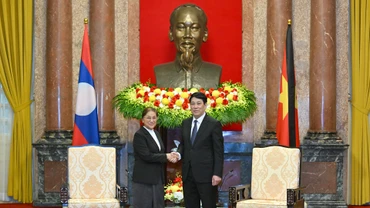 Chủ tịch nước Lương Cường và Phó Chủ tịch nước Lào Pany Yathotou.