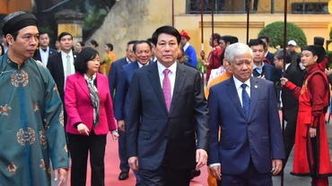Chủ tịch nước Lương Cường cùng các đồng chí lãnh đạo Đảng, Nhà nước tới dự buổi Lễ dâng hương khai Xuân Ất Tỵ 2025.