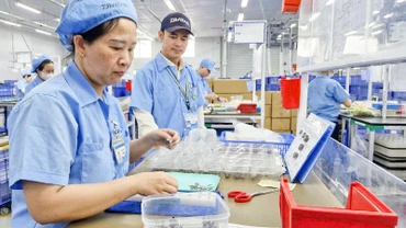 Công nhân sản xuất tại Công ty TNHH Daiwa Việt Nam, Khu Công nghiệp Hòa Khánh.