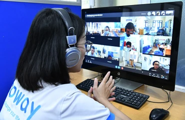 Phỏng vấn trực tuyến tại phiên giao dịch việc làm của Trung tâm Dịch vụ việc làm Hà Nội tháng 11/2022. (Ảnh: Thủy Nguyên)