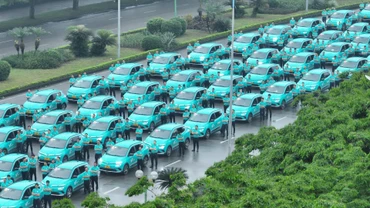 Xe GreenCar trong lễ khai trương hãng taxi điện đầu tiên tại Hà Nội.