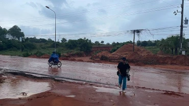 Lũ cát đỏ lại xuất hiện tại Bình Thuận, một người bị cuốn trôi hơn 300m