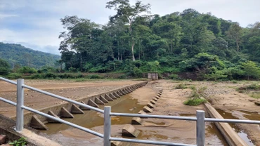 Kiểm tra các công trình thủy lợi để bảo đảm nguồn nước tưới cho vùng đồng bào dân tộc thiểu số.