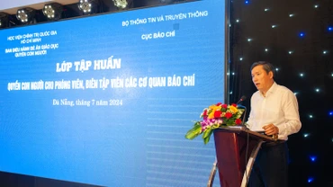 Giáo sư, Tiến sĩ Lê Văn Lợi phát biểu khai mạc.