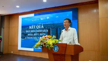 Phó Giám đốc Bảo hiểm xã hội thành phố Đà Nẵng phát biểu.
