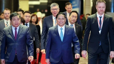 Vững tay lái, chắc tay chèo vượt sóng cả