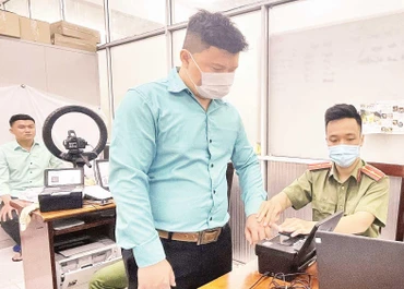 Người dân quận Tân Phú có thể tra cứu ngày hẹn đến làm căn cước công dân và tiến độ trả kết quả qua tài khoản Zalo của Công an quận.