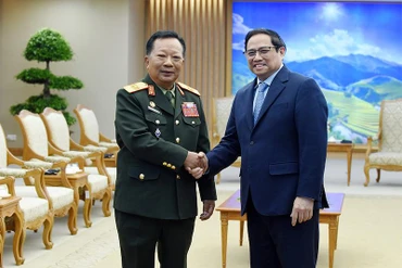 Thủ tướng Phạm Minh Chính tiếp Đại tướng Chansamone Chanyalath, Ủy viên Bộ Chính trị, Phó Thủ tướng Chính phủ, Bộ trưởng Bộ Quốc phòng Lào.