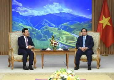 Thủ tướng Phạm Minh Chính tiếp Phó Thủ tướng, Bộ trưởng Ngoại giao Lào Saleumxay Kommasith