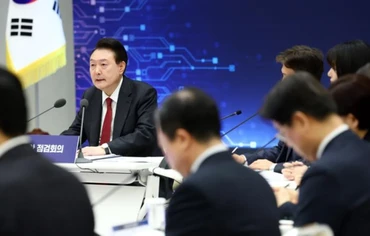Tổng thống Hàn Quốc Yoon Suk Yeol phát biểu cuộc họp đánh giá tình hình phát triển ngành công nghiệp sản xuất chip bán dẫn, ngày 9/4. (Nguồn: Yonhap/Vietnam+)