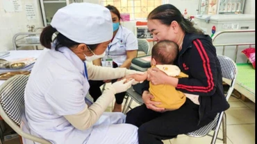 Tỉnh Thái Nguyên tổ chức chiến dịch tiêm vaccine phòng dịch sởi từ ngày 26 đến 28/3.